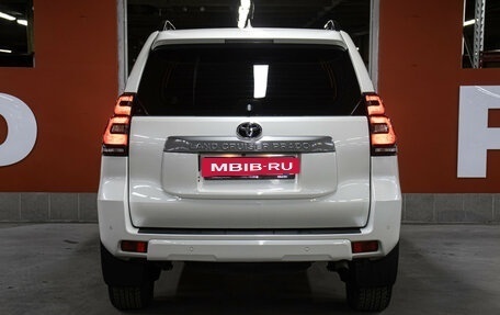 Toyota Land Cruiser Prado 150 рестайлинг 2, 2022 год, 5 398 000 рублей, 6 фотография