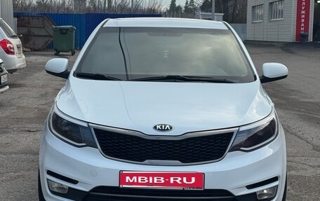 KIA Rio III рестайлинг, 2015 год, 957 000 рублей, 1 фотография