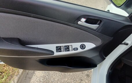 Hyundai Solaris II рестайлинг, 2013 год, 774 000 рублей, 17 фотография