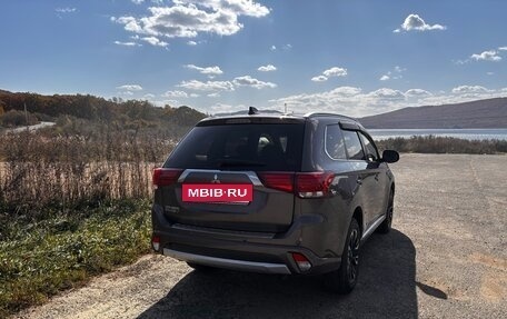 Mitsubishi Outlander III рестайлинг 3, 2016 год, 2 065 000 рублей, 6 фотография