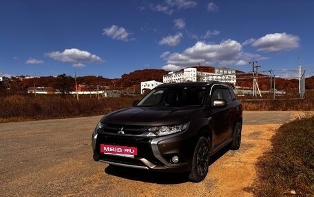 Mitsubishi Outlander III рестайлинг 3, 2016 год, 2 065 000 рублей, 5 фотография