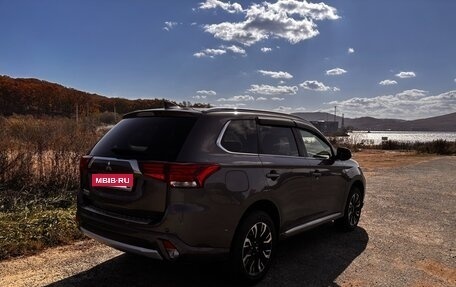 Mitsubishi Outlander III рестайлинг 3, 2016 год, 2 065 000 рублей, 2 фотография