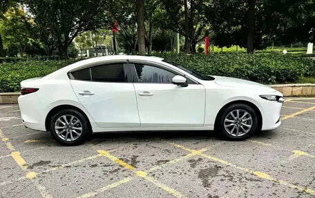 Mazda 3, 2021 год, 1 200 000 рублей, 4 фотография