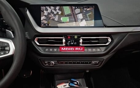 BMW 1 серия, 2024 год, 3 920 000 рублей, 10 фотография