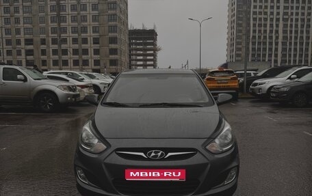 Hyundai Solaris II рестайлинг, 2012 год, 740 000 рублей, 1 фотография