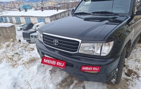 Toyota Land Cruiser 100 рестайлинг 2, 2001 год, 2 000 000 рублей, 6 фотография