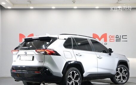 Toyota RAV4, 2022 год, 2 454 000 рублей, 3 фотография