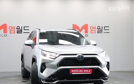 Toyota RAV4, 2022 год, 2 454 000 рублей, 2 фотография