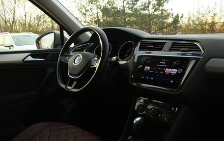 Volkswagen Tiguan II, 2020 год, 2 556 000 рублей, 16 фотография