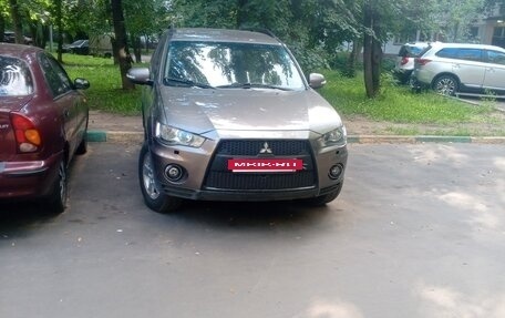 Mitsubishi Outlander III рестайлинг 3, 2011 год, 1 050 000 рублей, 2 фотография