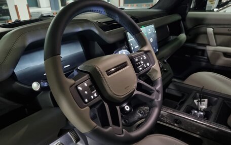 Land Rover Defender II, 2025 год, 27 000 000 рублей, 6 фотография