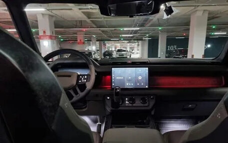 Land Rover Defender II, 2025 год, 27 000 000 рублей, 7 фотография