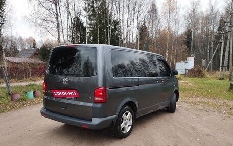 Volkswagen Caravelle T5, 2011 год, 1 650 000 рублей, 3 фотография