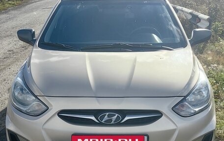 Hyundai Solaris II рестайлинг, 2012 год, 739 000 рублей, 3 фотография