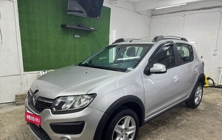 Renault Sandero II рестайлинг, 2017 год, 860 000 рублей, 1 фотография