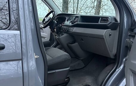 Volkswagen Caravelle T6 рестайлинг, 2021 год, 5 459 000 рублей, 2 фотография