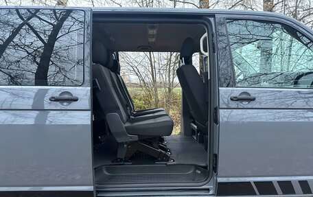 Volkswagen Caravelle T6 рестайлинг, 2021 год, 5 459 000 рублей, 3 фотография