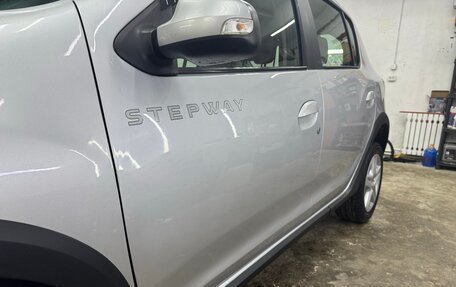 Renault Sandero II рестайлинг, 2017 год, 860 000 рублей, 2 фотография