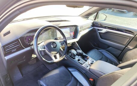 Volkswagen Touareg III, 2019 год, 4 490 000 рублей, 8 фотография