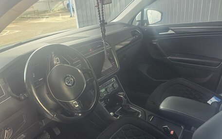 Volkswagen Tiguan II, 2017 год, 2 200 000 рублей, 2 фотография