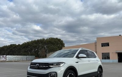 Volkswagen T-Roc I, 2021 год, 1 581 000 рублей, 1 фотография