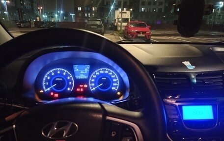 Hyundai Solaris II рестайлинг, 2013 год, 530 000 рублей, 13 фотография