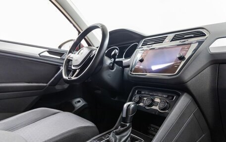 Volkswagen Tiguan II, 2020 год, 2 380 000 рублей, 37 фотография