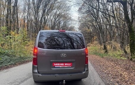 Hyundai H-1 II рестайлинг, 2011 год, 1 300 000 рублей, 3 фотография