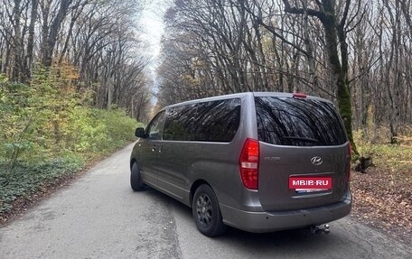 Hyundai H-1 II рестайлинг, 2011 год, 1 300 000 рублей, 2 фотография