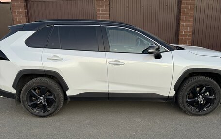 Toyota RAV4, 2021 год, 3 600 000 рублей, 2 фотография