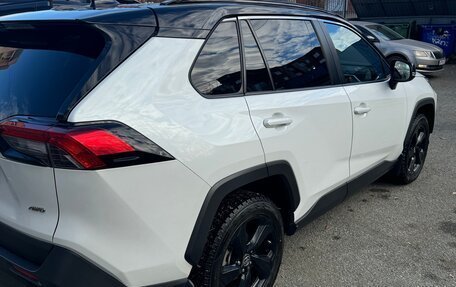 Toyota RAV4, 2021 год, 3 600 000 рублей, 13 фотография