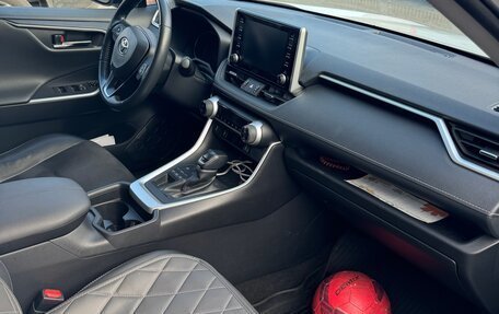 Toyota RAV4, 2021 год, 3 600 000 рублей, 15 фотография