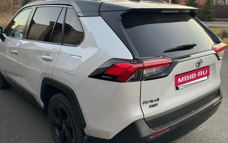 Toyota RAV4, 2021 год, 3 600 000 рублей, 4 фотография