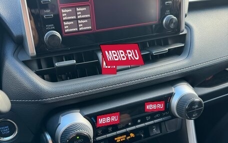 Toyota RAV4, 2021 год, 3 600 000 рублей, 10 фотография