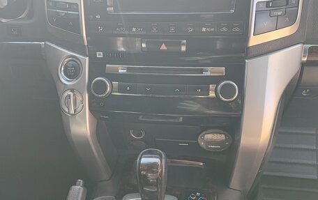 Toyota Land Cruiser 200, 2012 год, 4 400 000 рублей, 38 фотография