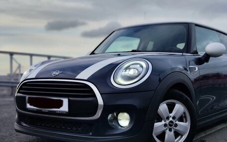 MINI Hatch, 2018 год, 1 825 000 рублей, 2 фотография