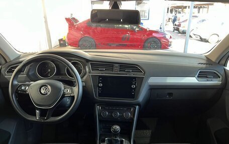 Volkswagen Tiguan II, 2018 год, 2 125 000 рублей, 10 фотография