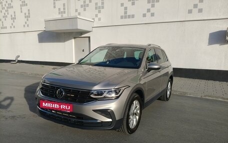 Volkswagen Tiguan II, 2021 год, 3 700 000 рублей, 2 фотография