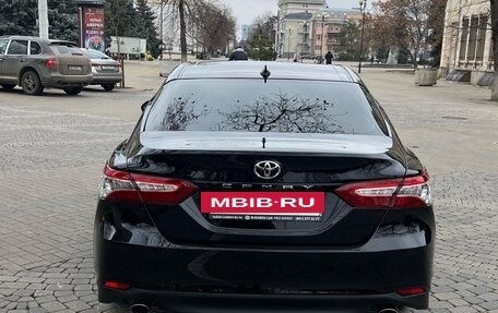 Toyota Camry, 2021 год, 3 800 000 рублей, 2 фотография