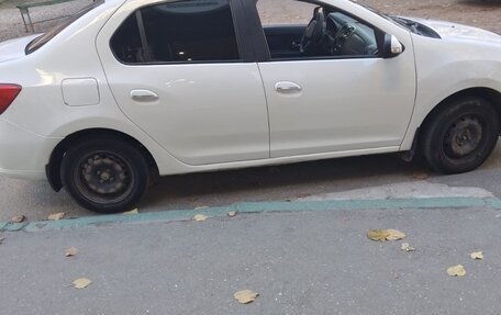 Renault Logan II, 2015 год, 460 000 рублей, 4 фотография