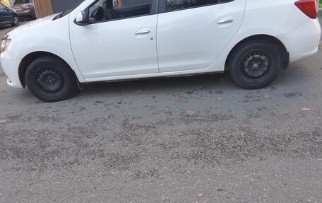 Renault Logan II, 2015 год, 460 000 рублей, 3 фотография