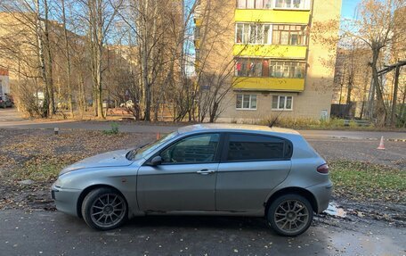 Alfa Romeo 147 I рестайлинг, 2001 год, 280 000 рублей, 2 фотография