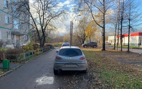 Alfa Romeo 147 I рестайлинг, 2001 год, 280 000 рублей, 4 фотография