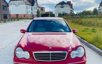 Mercedes-Benz C-Класс, 2004 год, 600 000 рублей, 1 фотография