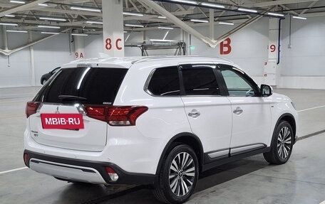 Mitsubishi Outlander III рестайлинг 3, 2021 год, 3 299 000 рублей, 5 фотография
