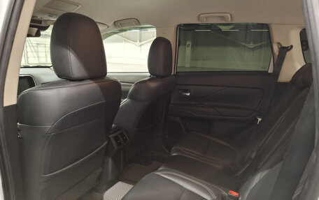 Mitsubishi Outlander III рестайлинг 3, 2021 год, 3 299 000 рублей, 12 фотография