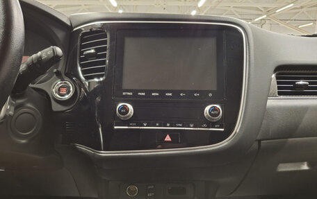 Mitsubishi Outlander III рестайлинг 3, 2021 год, 3 299 000 рублей, 15 фотография