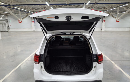 Mitsubishi Outlander III рестайлинг 3, 2021 год, 3 299 000 рублей, 10 фотография