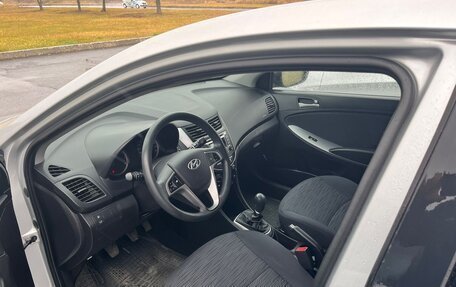 Hyundai Solaris II рестайлинг, 2016 год, 900 000 рублей, 5 фотография