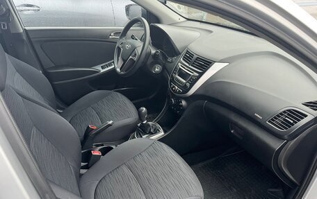 Hyundai Solaris II рестайлинг, 2015 год, 900 000 рублей, 2 фотография